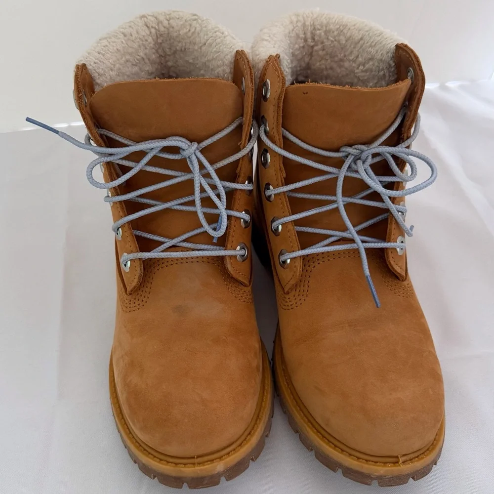Timberland teddy fleece lace up boots light tan cream sherpa women’s 7 EUC - Picture 2 of 12